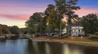 Gorgeous Lakefront Cottage at Reynolds Lake Oconee in highly desired Marina Cove Hotels in Greene County