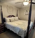 McIntyre’s Country Getaway Hotels near Chuckleberry Farm & Winery