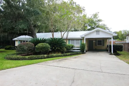 Bike to Beach, Pier & Hotspots! Fenced Yard, Geat Location! Отели рядом с достопримечательностью «St. Simons Island Lighthouse Museum»