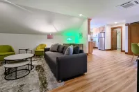 Newberg Wine Country Suites: Gris Room Hotels in Newberg