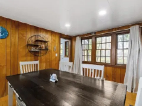 Family Friendly  Lakefront -  Dock & Game Room Perfect for Relaxation and Fun 萊克酒店