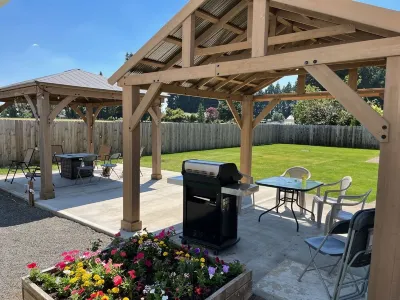 Charming turn of the century Farmhouse near Silver Falls State Park and wineries