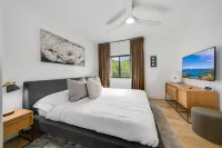 Modern Remodel, Steps to Kapalua Bay Beach, 2-Story Golf Villa, Ocean Golf View