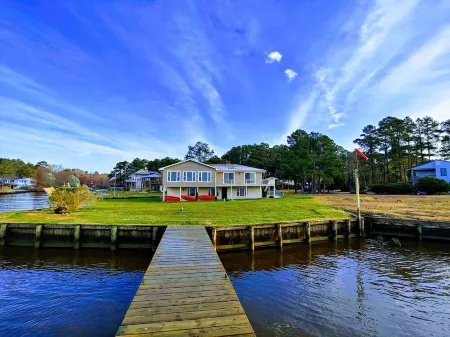 WaterWinds! Waterfront Private house w/dock, Pet friendly