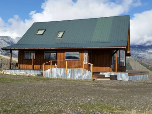 Off the beaten path ridgetop location with dramatic mountain views