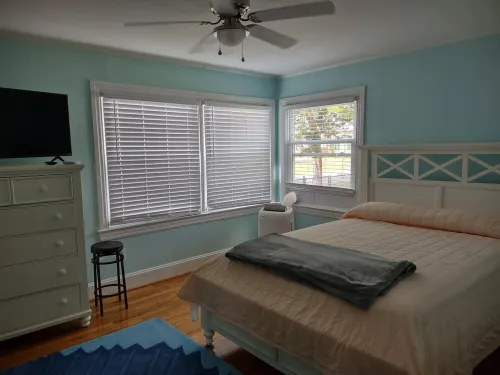 Retro beach cottage w/ modern touch - in the heart of Carolina Beach