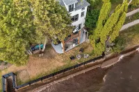 The Carriage House on Lake Superior  I  Lakeshore & Views  I  by Relax Open Air