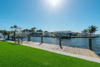 Waterfront Home! Sleeps 8 Heated Pool Spa Boat Dock Chef Kitchen Small Dogs OK
