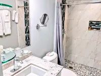 Ocean Oasis at Ocean Pointe Key Largo Pool Jacuzzi Beach in a Safe Gated Resort