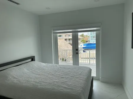 Relaxing home in a beautiful location with luxurious accommodations Отели в г. Ки-Ларго