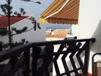 Club Tenerife Los Diamantes 1 Bed  Apartment Seaview Los Cristianos. FREE WIFI