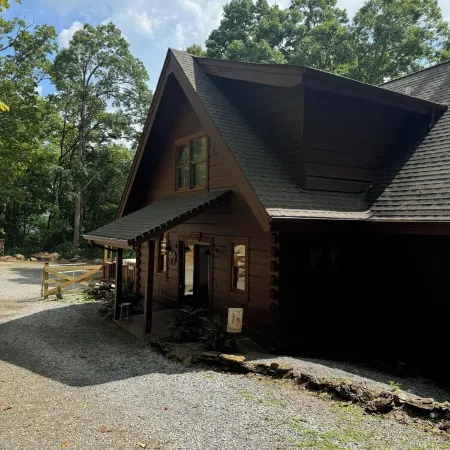 Luxury Log Cabin adjoins GSMNP . Magnificent Views , Nature Lovers Paradise !