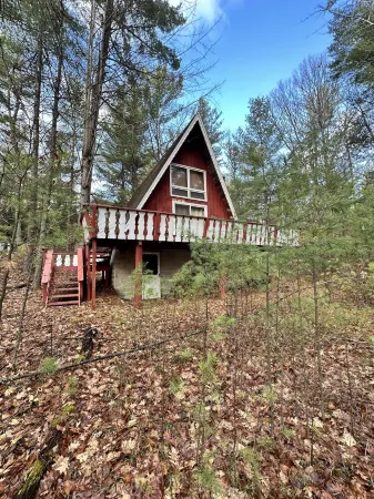 The Toasty Chalet - minutes from Whiteface Mt! Dogs welcome!