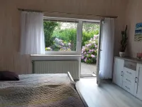 Ferienwohnung in Alleinnutzung mit Garten und Teich, Nähe Sankt Peter Ording Hotels in der Nähe von Großsteingrab Süderholm