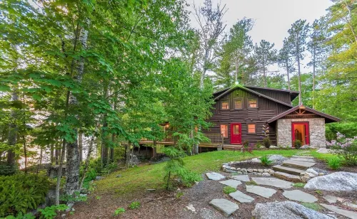 Cozy Log Cabin on Beautiful Phillips Lake near Bar Harbor and Camden