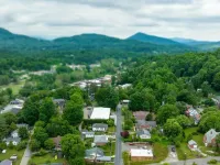 Artisan Gem - 2 BR / 1 Bath Hotels in Spruce Pine