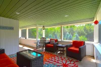 9 Bedroom Estate, Sleeps 24, Heated Pool, Hot Tub, Movie Theater, Game Room