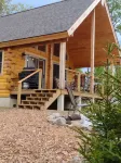 Quiet cabin in the woods with beautiful ocean views on the rocky Maine coast!