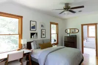 Cozy Athens Home on the Brook Hotel a Athens