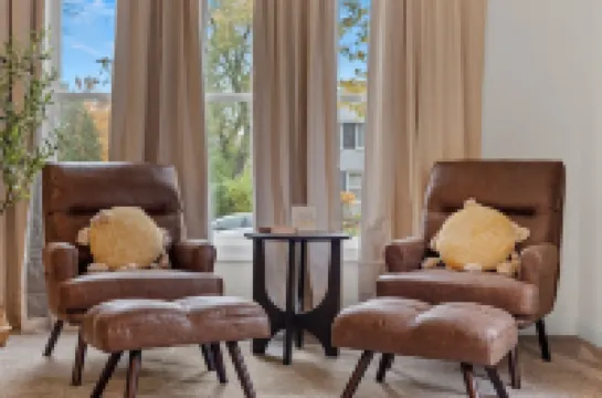 The Suncatcher- Steps to Lake Michigan. Pet Friendly & Fully Fenced