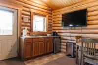 Grizzly Bear Cabin #7 at Gallatin Canyon Cabins