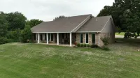 Minutes from Marina Del Rey and Boat Ramps at Soldier Creek on Lake Texoma.