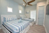 BEACH HANSON 3 NEW Construction with pool and spa