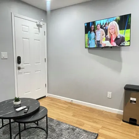 Sophisticated Suite Near JFK Airport Отели рядом с достопримечательностью «Железнодорожная станция JFK Air Train»