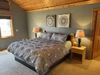 Lakefront Penthouse Retreat: Stunning Views, Bar, Golf & Fun on Castle Rock Lake