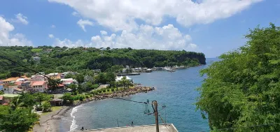 A tropical break in this charming F3 between sea and mountains.  호텔