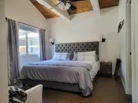 Cute & Cozy cabin style townhome! Unity of the White Mountains 주변 호텔