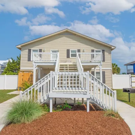 Pool Paradise: 8 bedroom 6 bath private pool sleeps 20 across from the beach!