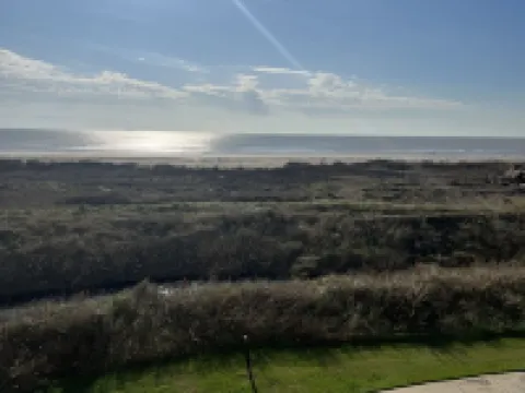 Palisades Palms 11th Floor Upscale 2 Bedroom Unit with Bay Views