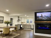 Fully Renovated Home walking distance to downtown Belmont. 10 Min to CLT Airport