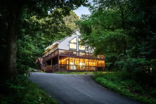 Upscale and Family-Friendly in Wintergreen