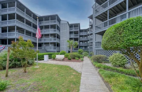 Oceanfront Newly Renovated 1st Floor Condo Sleeps 8  North Topsail Beach