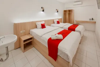 RedDoorz at Grand Mirza Near Pasar Grosir Batik Setono Pekalongan Hotel dekat Masjid Al - Irsyad