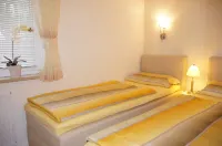 Apartment with a lake view directly opposite the green beach, WiFi, pets allowed