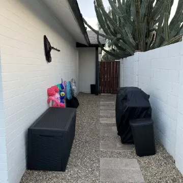 Modern 3 bedroom with heated pool and mountain view