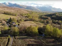 Pine Lodge Cosy Cabin With 2 Bedrooms. Open all year. 15 miles from Fort William Hotels in Roybridge