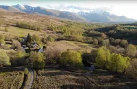 Pine Lodge Cosy Cabin With 2 Bedrooms. Open all year. 15 miles from Fort William