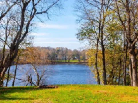 Scenic   River  View Hotels in Enfield