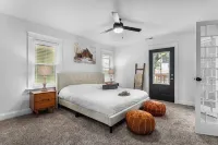 6Br HotTub & Cinema Vibes Perfect KC Stay for Friends & World Cup Fans!