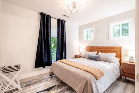 Renovated Cozy Cottage in Bryson City! Experience the Cool Smokies!