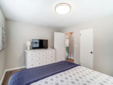Completely updated home! -Close to hospitals, UD, Wright Patt Air Force Base. Hotels in Kettering