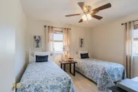 Sunshine Beach House - Private Pool - 5 minute walk to beaches - Pet friendly