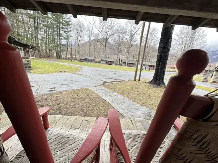 Cabin 9 - Rustic cabin in Pioneer Village, Maggie Valley NC