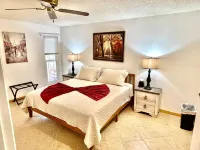 5 star resort pool,jet tub, out drshower,barbeque,fire pit,tv’s,amazing backyard