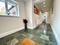 Detached lakeland cottage, with private hot tub and leisure facilities, pool