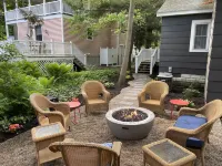 Webster Cottage - 1 minute walk to beach!